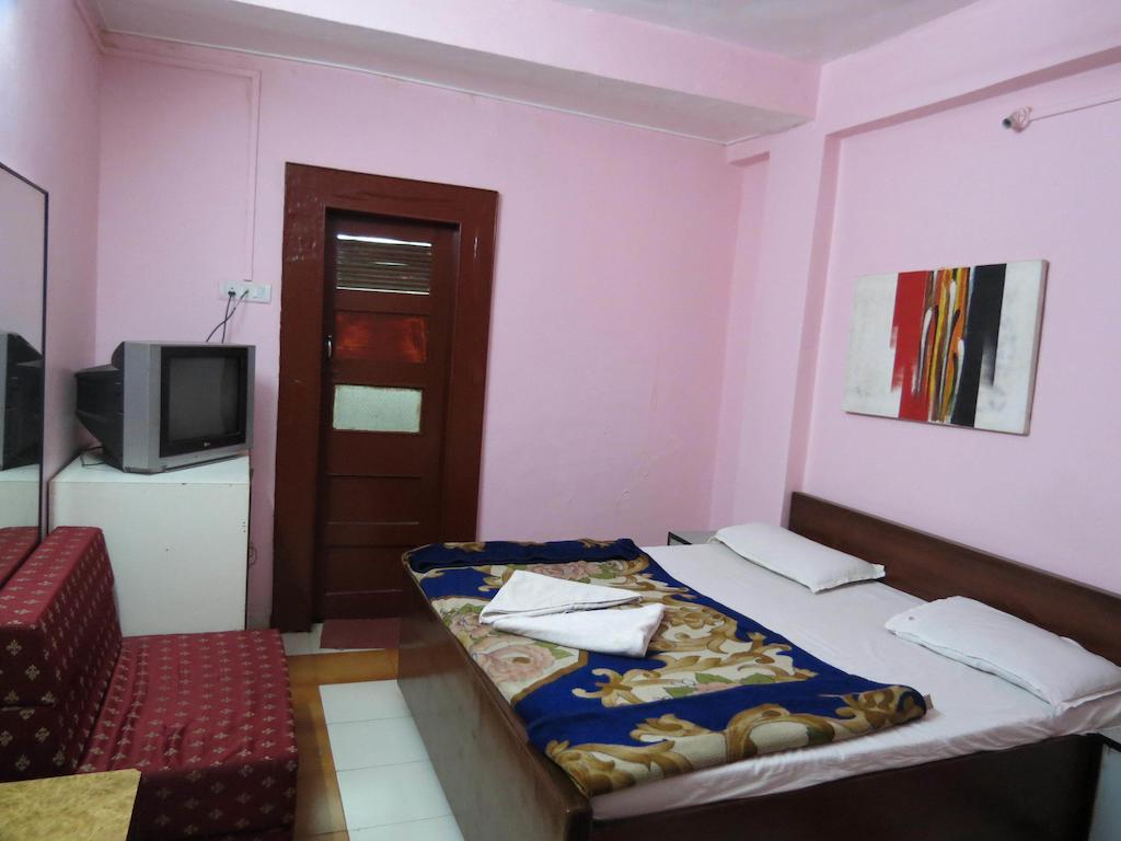 Hotel Sunny Classic Mahabaleshwar Ngoại thất bức ảnh