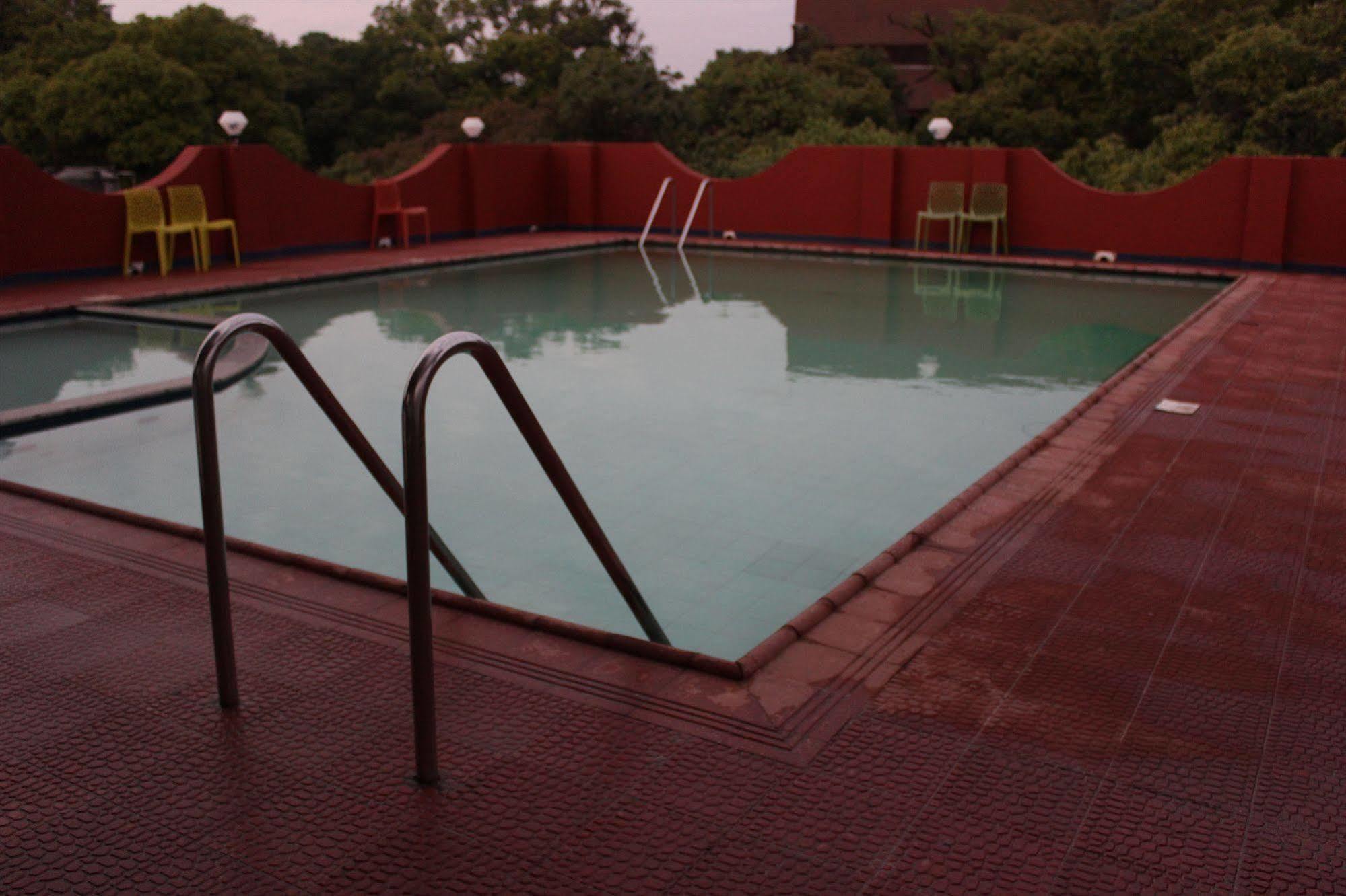 Hotel Sunny Classic Mahabaleshwar Ngoại thất bức ảnh