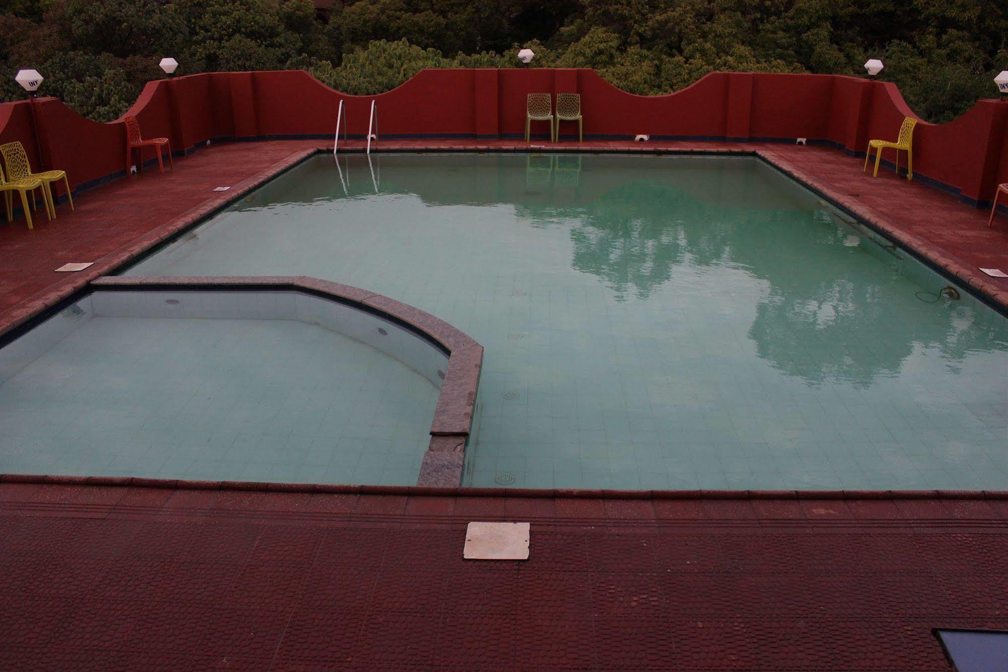 Hotel Sunny Classic Mahabaleshwar Ngoại thất bức ảnh